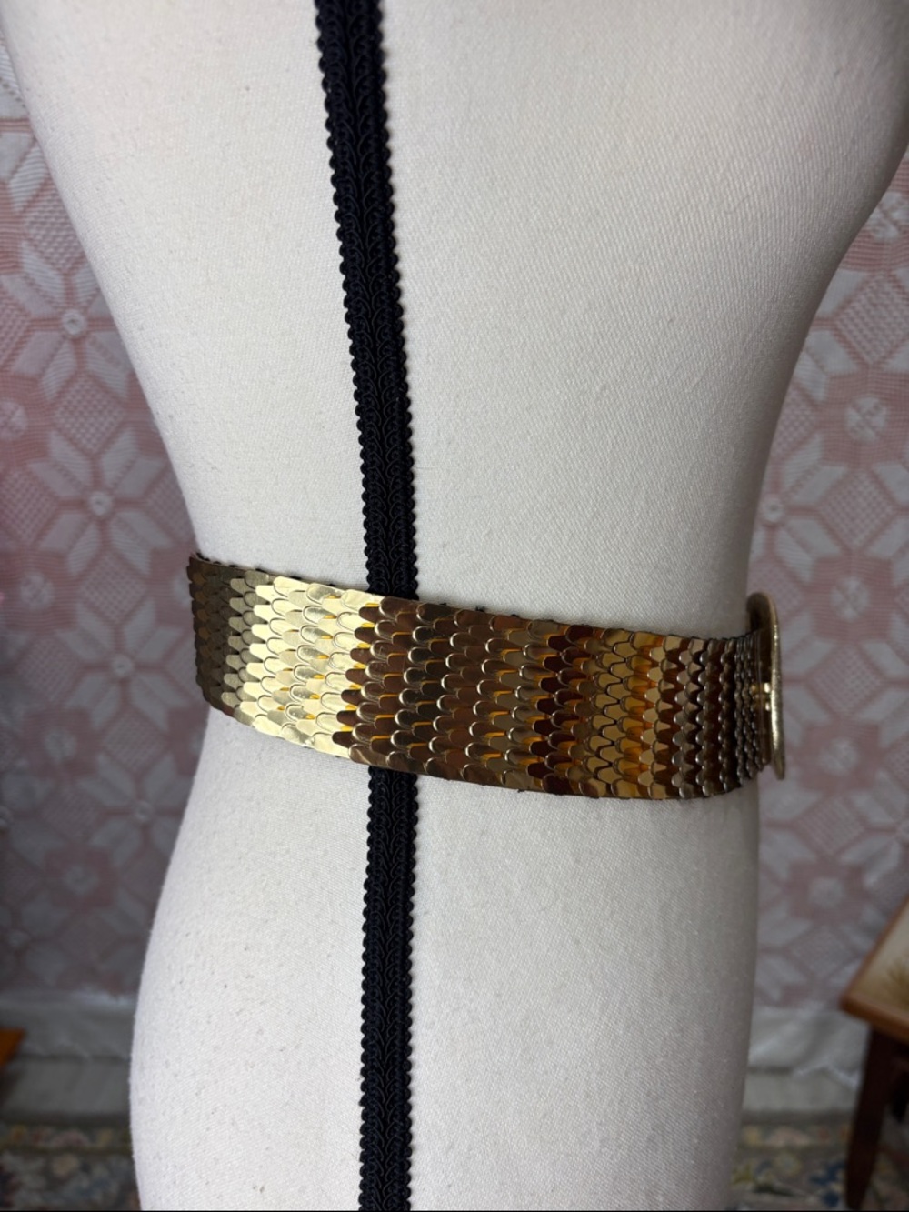 Vintage Gold Tone Stretch Belt Statement Oval Clasp - Picture 7 of 8